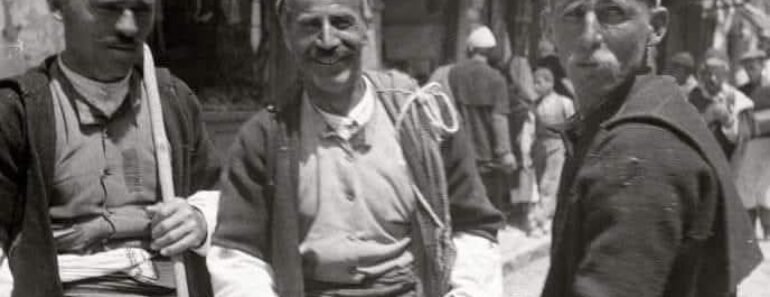 “Gjuha shqipe nuk është gjuhë “katunarësh” siç kanë shekuj që na thonë. Ajo është gjuhë filozofike: ka kuptim ç’do rrokje e fjalë të saj. Tek ne ç’do “katunar” flet si filozof pavarësisht se ai nuk e di këtë”